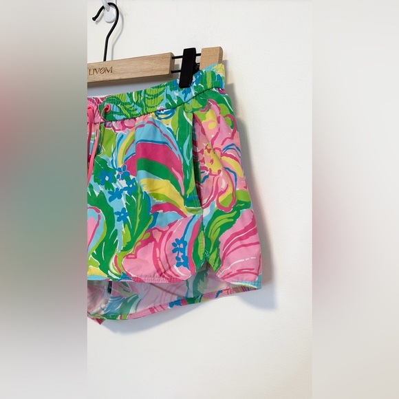 Lily Pulitzer Women's Luxletic Run Around Short Pink Multi , sz small - Picture 5 of 7